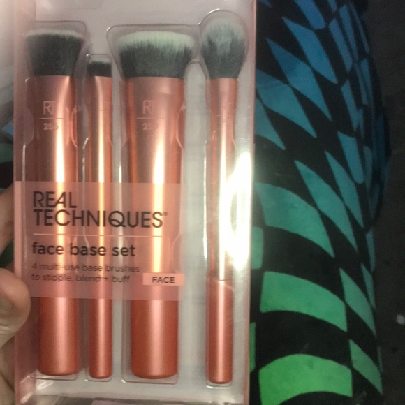 ✨🆕Real Techniques Face Base Makeup Brushes Set!💜✨ - Picture 3 of 12